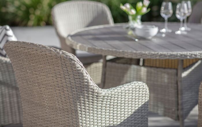 Bramblecrest Tetbury Tree Free Six Seat Round Dining Set with Parasol and Base - Nutmeg