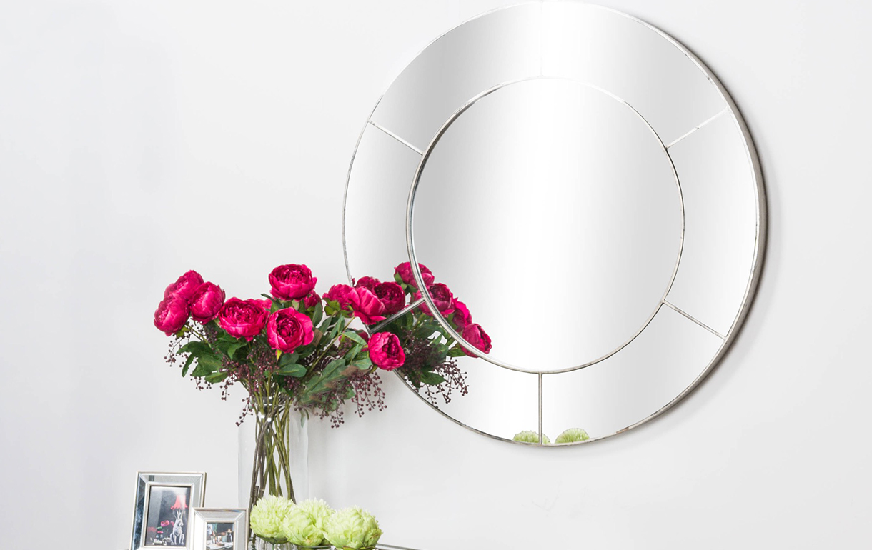 Round wall mirror