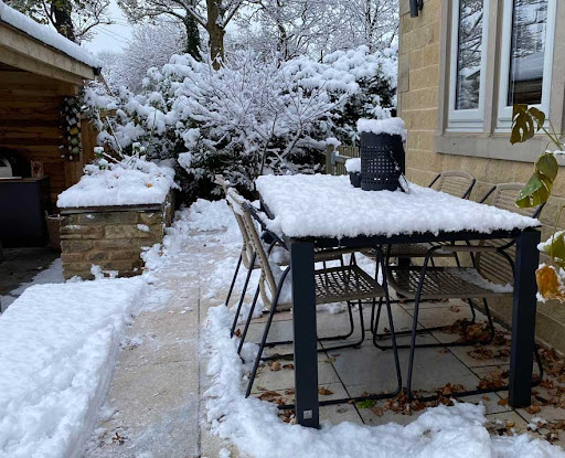 4 Seasons Outdoor garden furniture in the snow